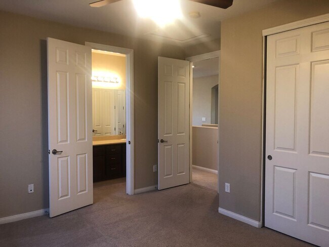 Building Photo - Elegant 3Bed/3Bath Home with Loft in the P...