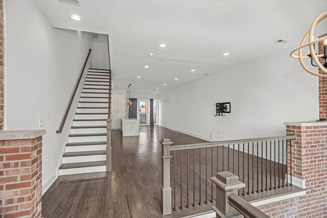 Building Photo - 8316 Elmwood St
