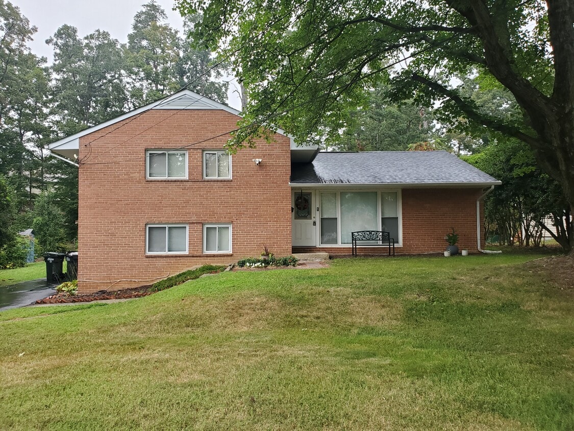Foto principal - 7010 Leesville Blvd