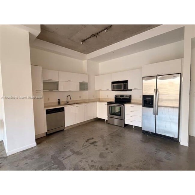 Building Photo - 133 NE 2nd Ave