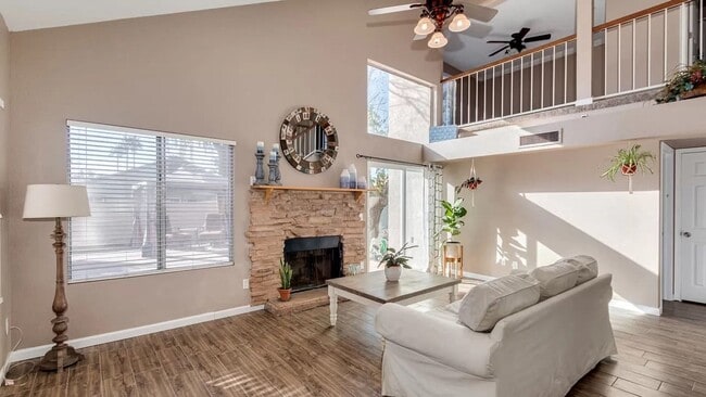 Foto del edificio - Beautiful Two Story 2 Bedroom/ 2.5 Bath Ho...