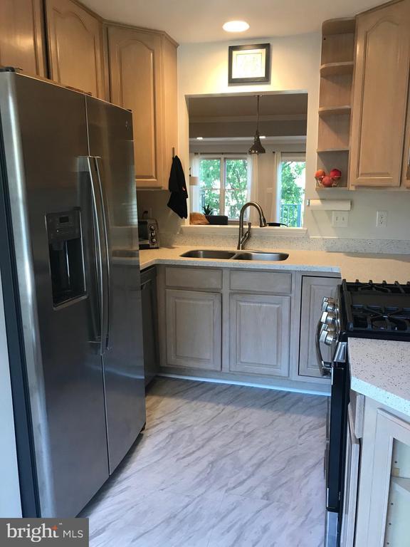 Foto del edificio - 539 Tschiffely Square Rd