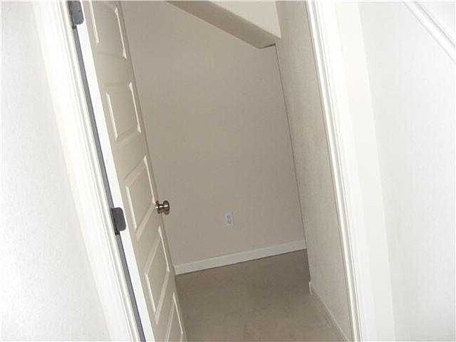 Pequeña sala de oficina en casa en el primer piso. - 2825 Saville Loop