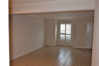 Building Photo - 6111 Beverly Hill St