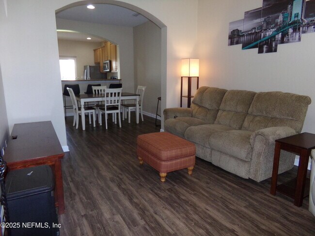 Building Photo - 13052 Sunset Lake Dr