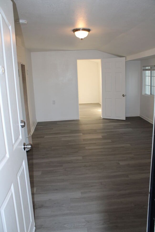 Building Photo - 1 Bedroom, 1 Bathroom House in Antioch with Washer/Dryer Hookup