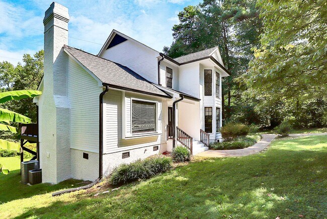 Building Photo - Nestled in a quiet, established Matthews n...