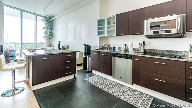 Foto del edificio - 3029 NE 188th St  719 Aventura FL 33180