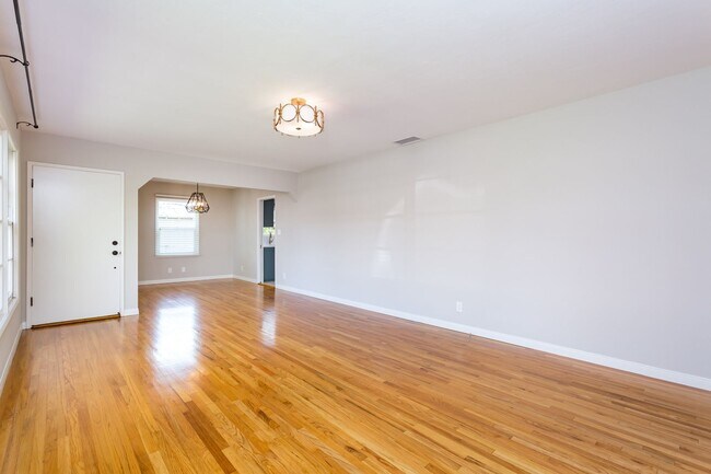 Building Photo - Ranch Home in La Mesa