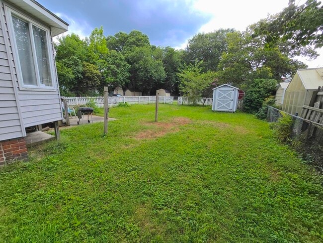 Building Photo - Charming 3-Bedroom Home Near Lakeside Park