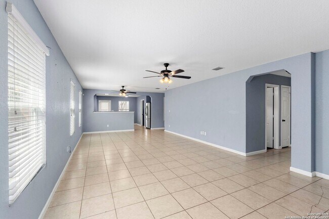 Foto del edificio - Charming Home Awaits: Spacious & Modern Li...