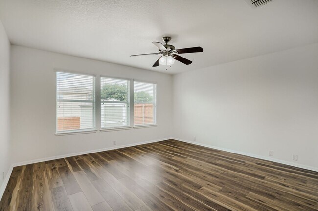 Foto del edificio - Beautiful 4 Bedroom Home