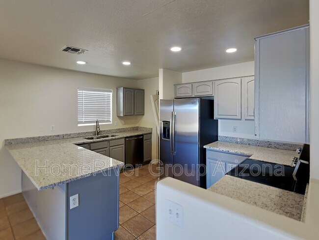Foto del edificio - 42706 W Hillman Dr