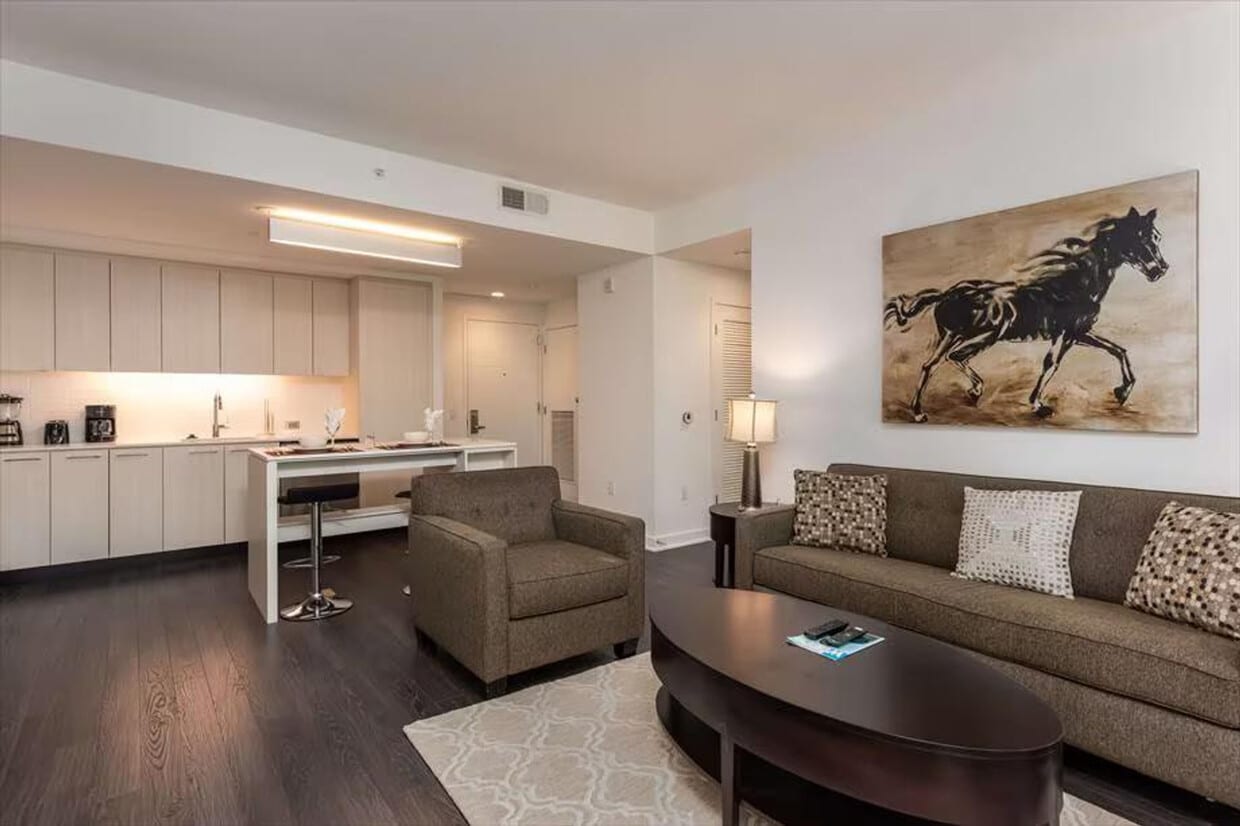 Foto principal - 11911 Freedom Dr