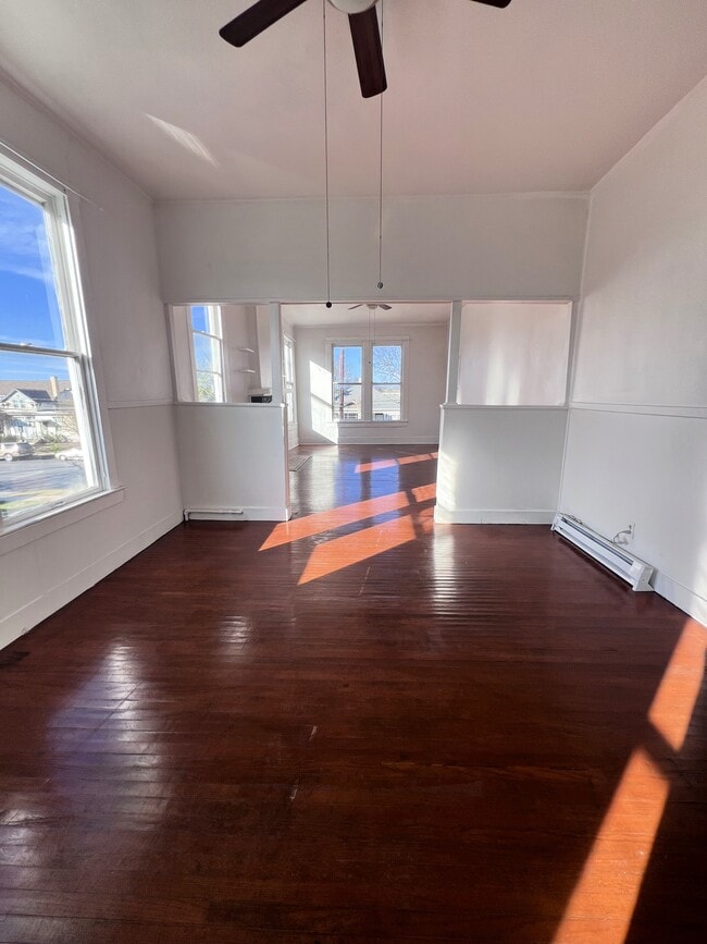 Dining Room/ - 420 W Magnolia Ave