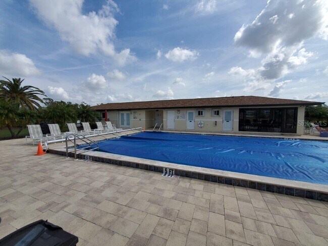 Foto del edificio - 25275 Rampart Blvd