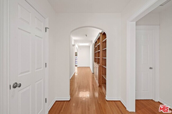 Building Photo - 424 12th St