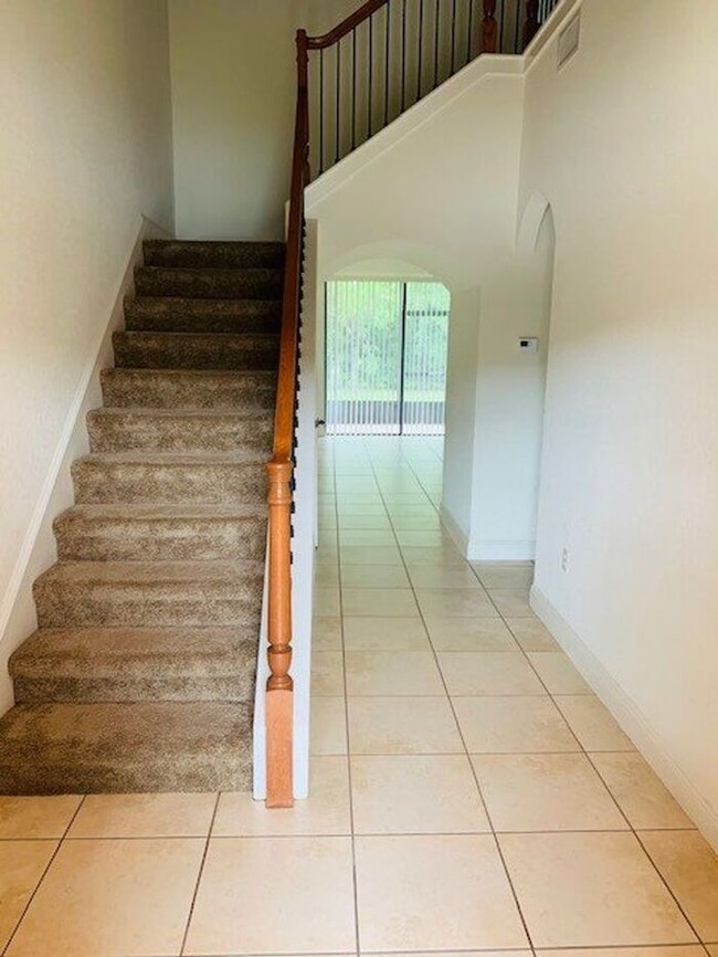 Building Photo - Gated Community of La Fortuna in Kissimmee