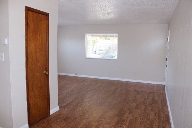 Building Photo - Three Bedroom, One Bathroom House in San P...