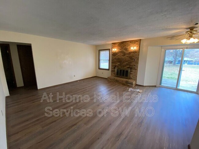 Building Photo - 2917 S Market Ave