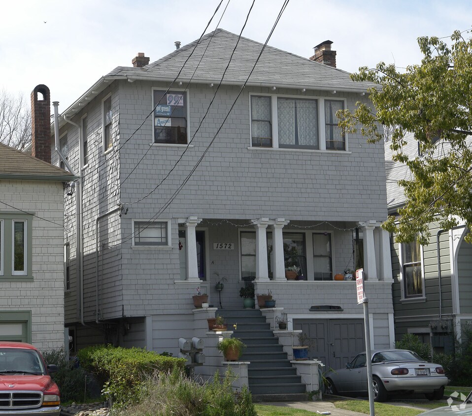 Building Photo - 1572 Lincoln Ave