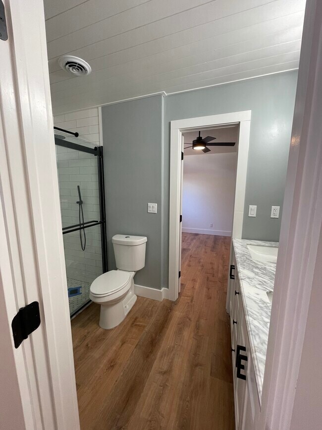 Bath - 1822 N Rock Springs Rd NE