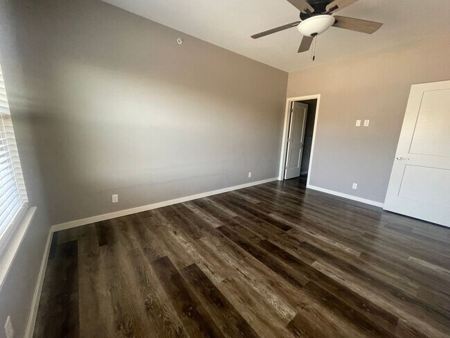 Foto del edificio - Unfurnished 3 Bedroom 2 Bath  Apartment With Lake-views of Table Rock Lake from each Room