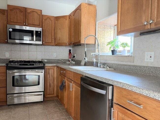Building Photo - 4377 Pechin St