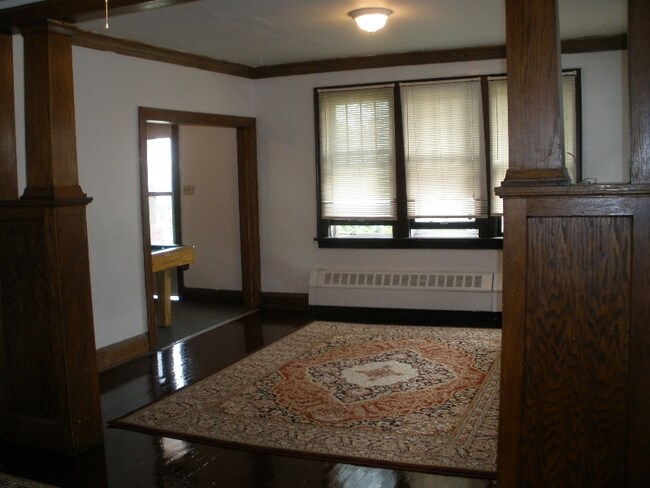 Foto del edificio - 3372 N Oakland Ave
