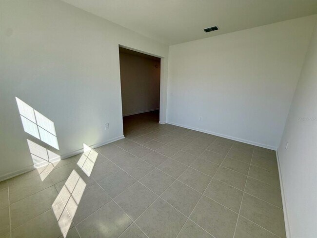 Foto del edificio - 5656 Lemon Grass St