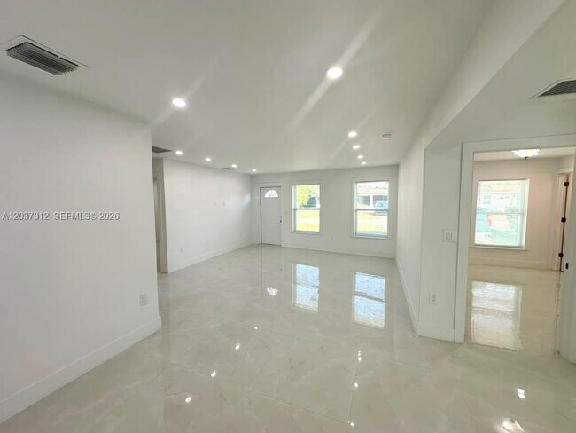 Building Photo - 1473 NE 30th Ct