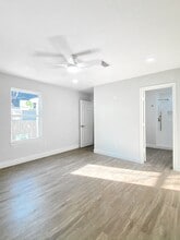 Building Photo - 810 Avenue D