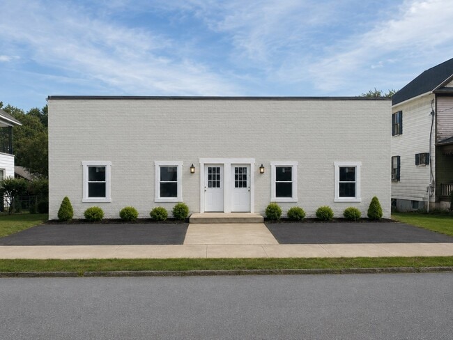 Building Photo - 268 Main St