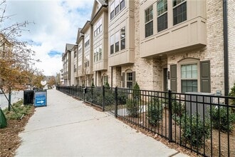 Building Photo - 603 Broadview Pl NE