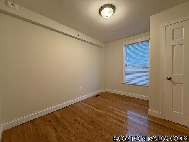 Foto del edificio - 12 Greenwood Pl