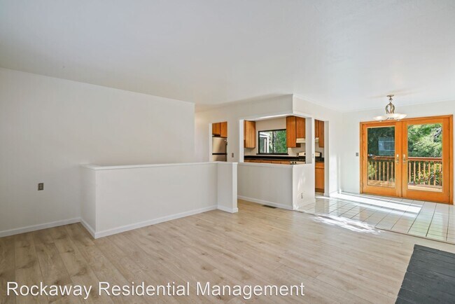 Building Photo - 4 br, 2 bath House - 1115 CRESPI DR.