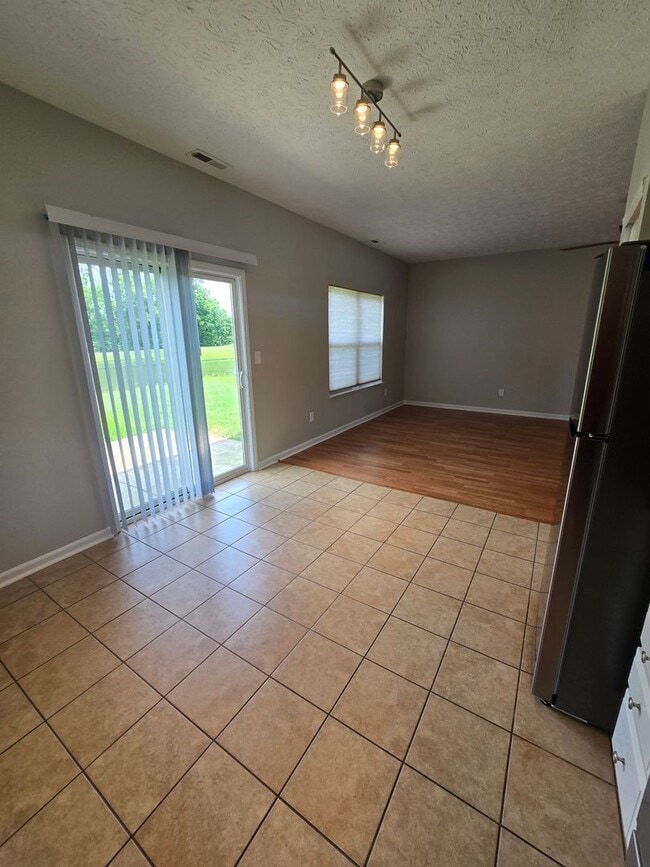 Foto del edificio - Nice Three Bedroom Home in Franklin, IN