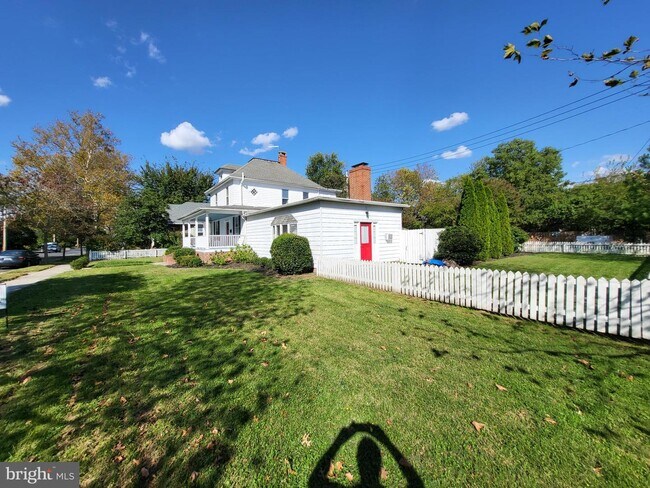 Building Photo - 306 S Aurora St