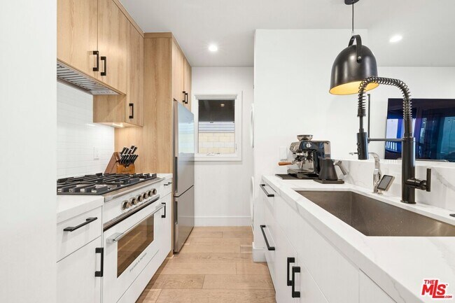 Foto del edificio - 637 Santa Clara Ave