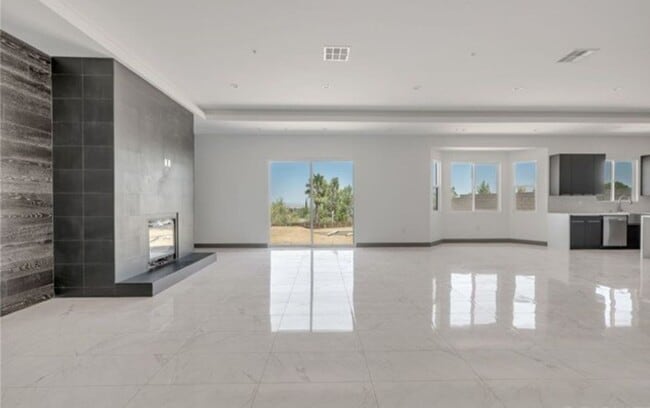 Building Photo - 41446 Manzanita Dr
