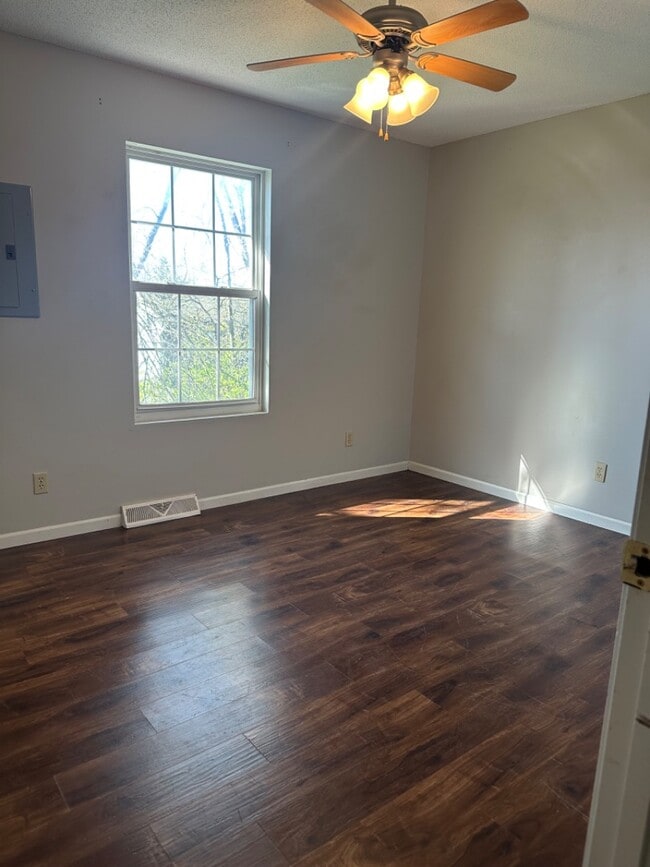 Building Photo - 508 Nickman Rd