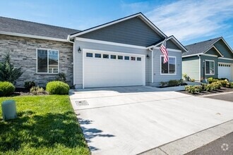 Building Photo - 395 Live Oak Loop
