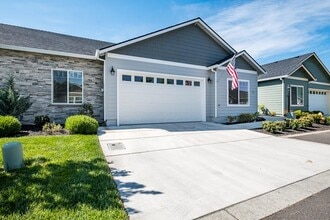 Building Photo - 395 Live Oak Loop