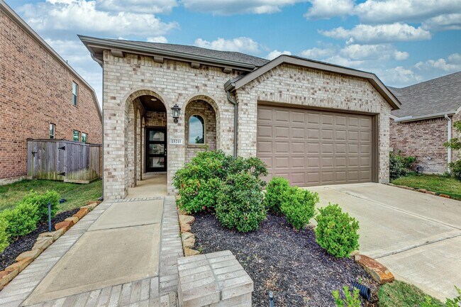 Building Photo - 15211 Stuart Bat Cave Ln