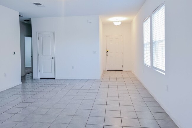 Building Photo - 6510 Routenburn St
