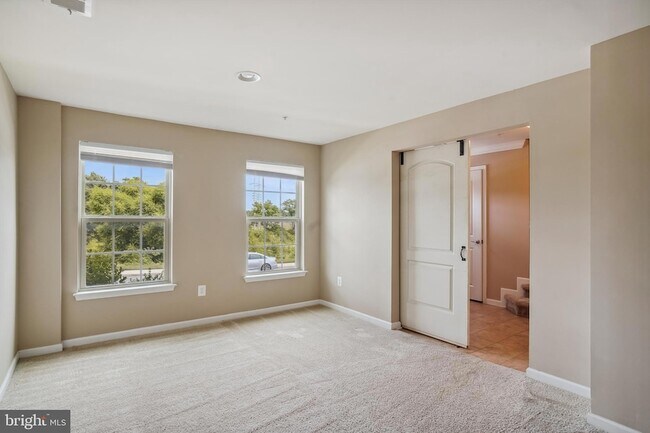 Foto del edificio - 5934 Jefferson Commons Way