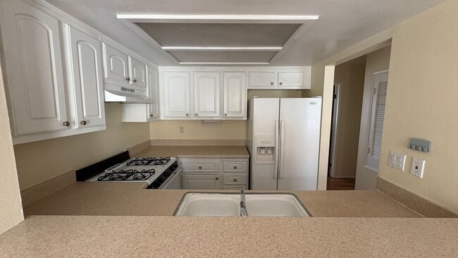 Foto del edificio - 1 Bedroom Apartment for Rent