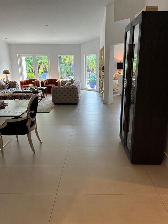 Foto del edificio - 323 Caribbean Rd