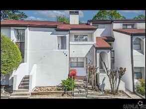 Building Photo - 301 Kings Row Dr