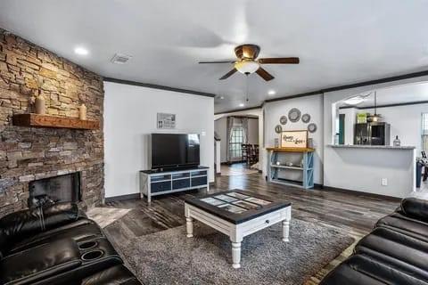 Building Photo - 3523 Bluebird Park Ln